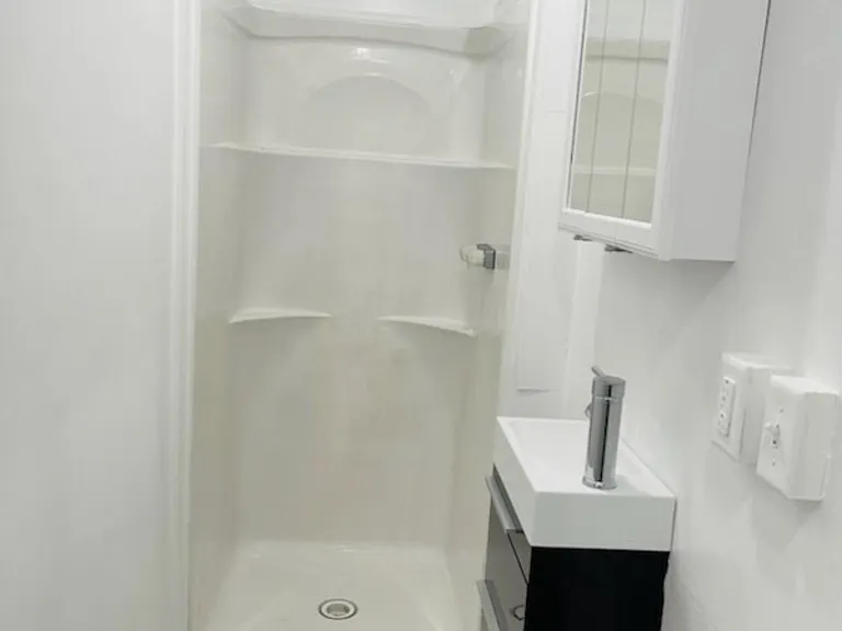528 Woodvale Ave — Photo 1