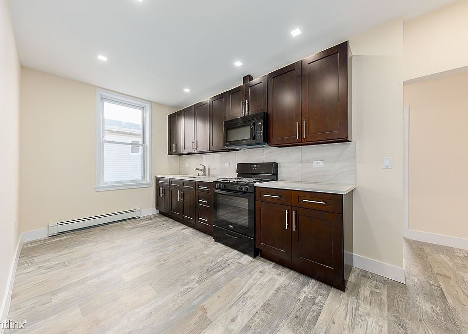 1601 E 56th St 2-04