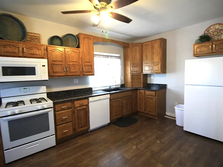 212 S Madison St — Photo 5