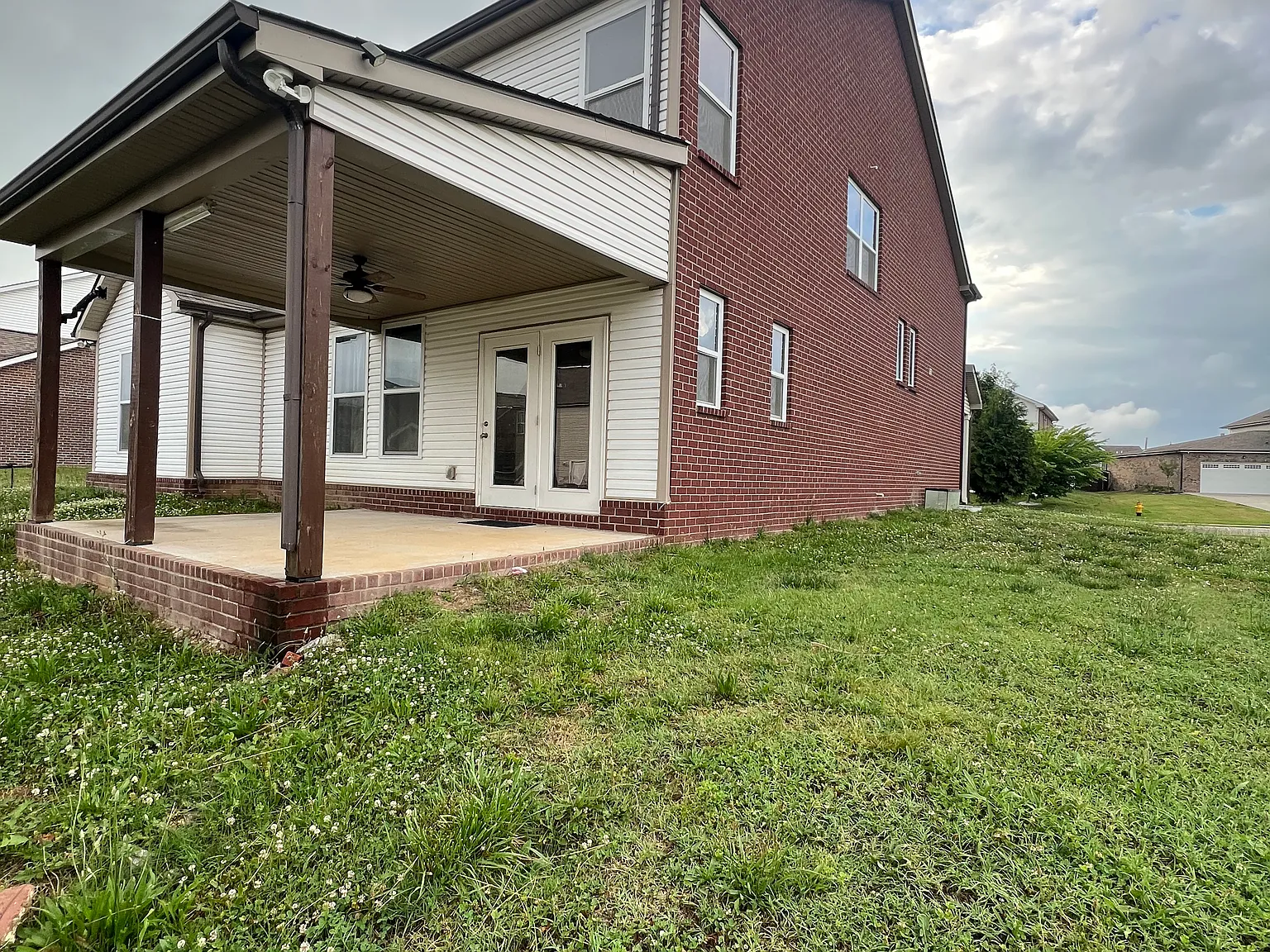 6 bed, 3.5 bath, 2472 sqft, $3,000 — Photo 2