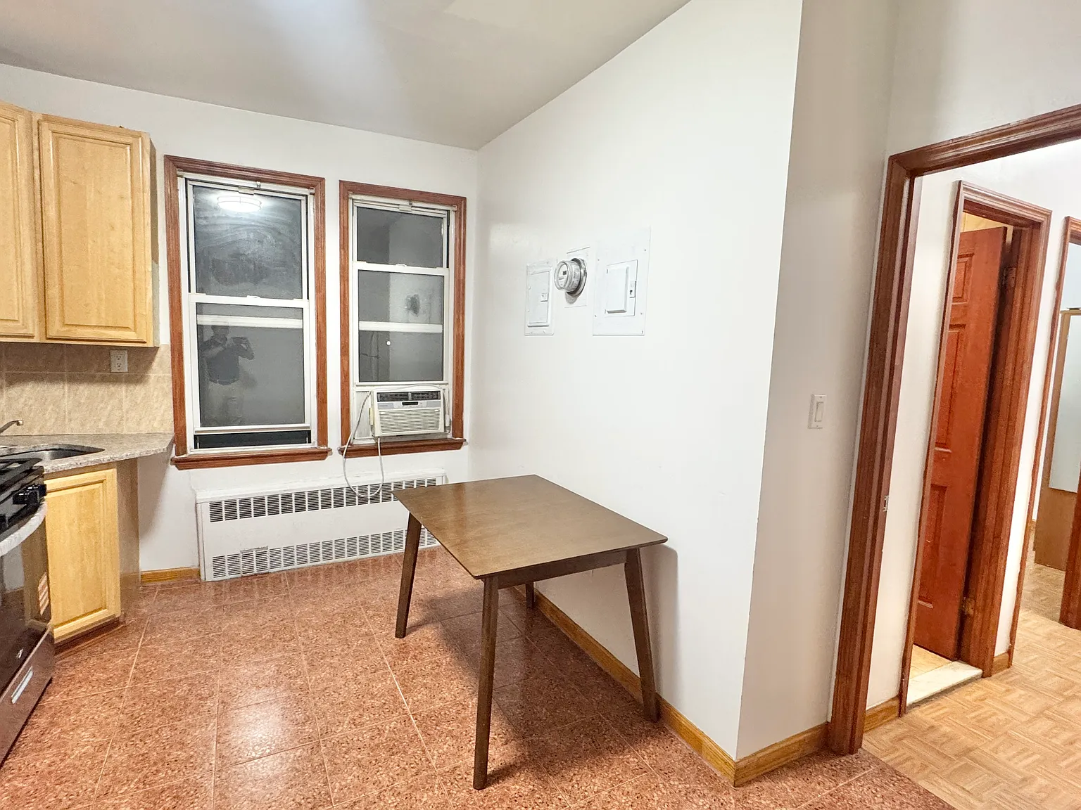 3 bed, 850 sqft, $2,500 — Photo 2