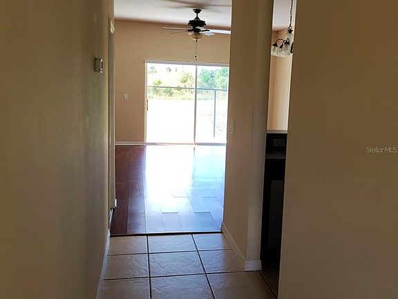 3rd image of 1910 Retreat View Cir