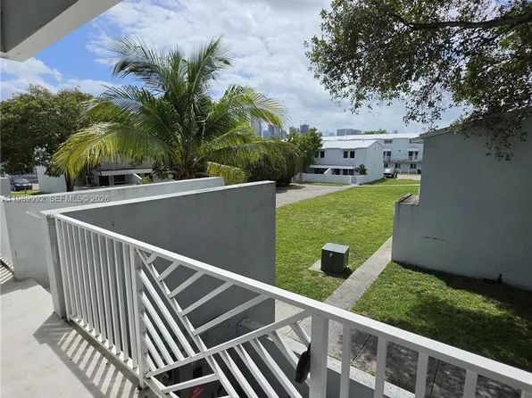 1990 NW 4th Ct APT 7, Miami, FL 33136