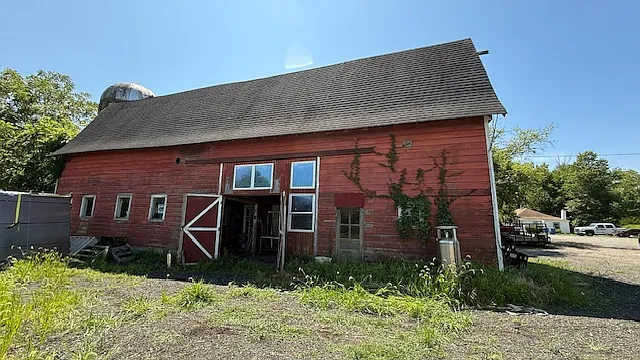 Cozy Farm Cottage — Photo 2
