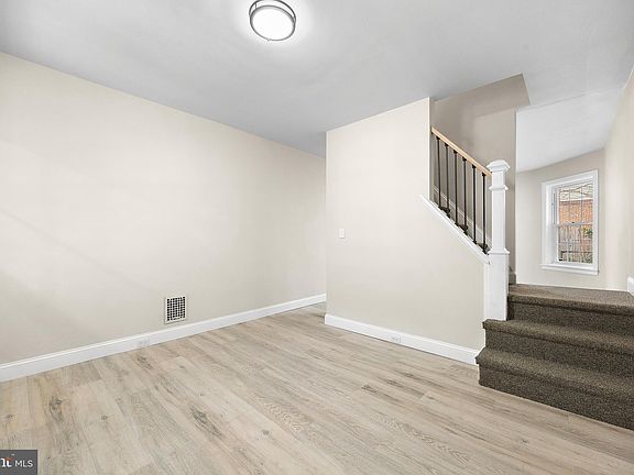4th image of 1113 N Pine St