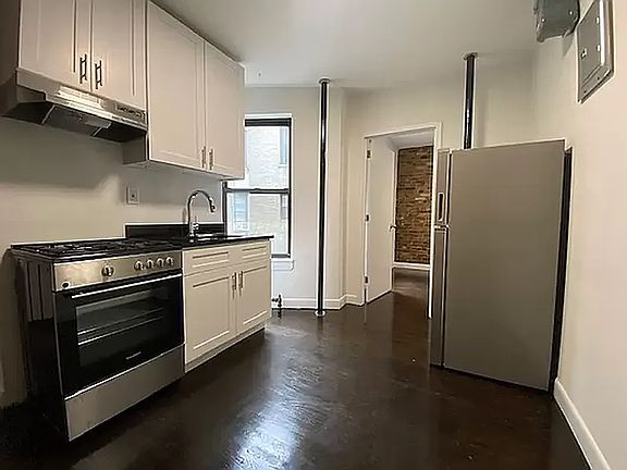 3rd image of 208 E 82nd St APT 22