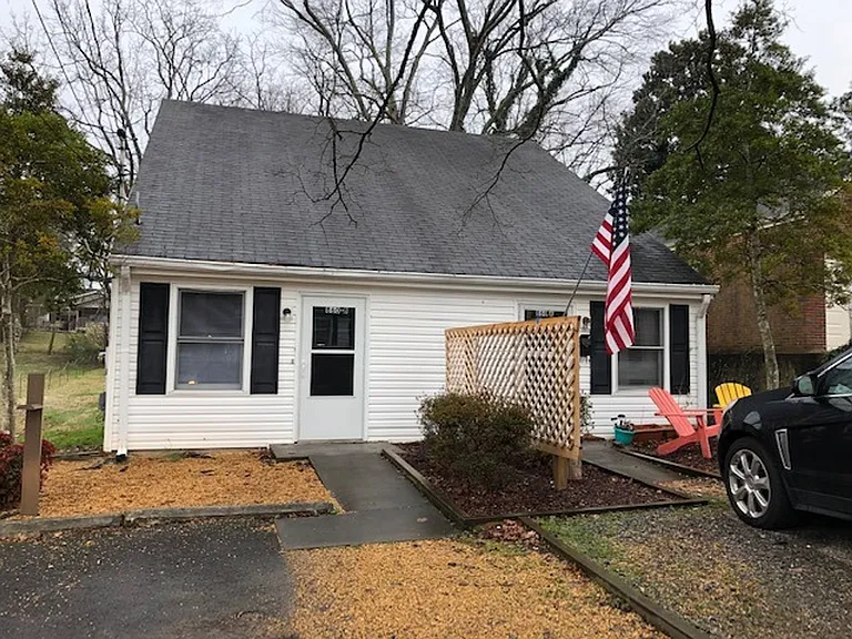 860-A/B Highland Ave NW — Photo 1
