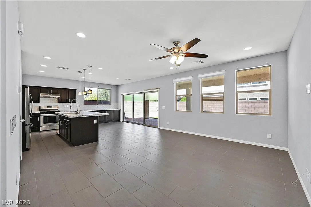 4 bed, 3.0 bath, 2276 sqft, $2,600 — Photo 4