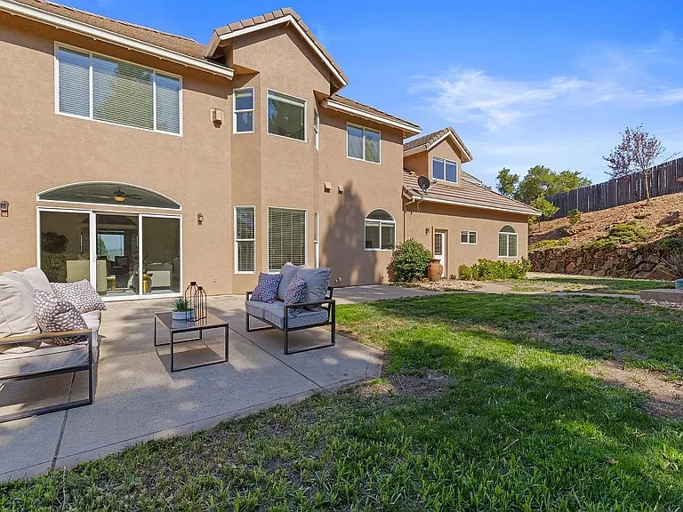 4066 Plateau Cir — Photo 13