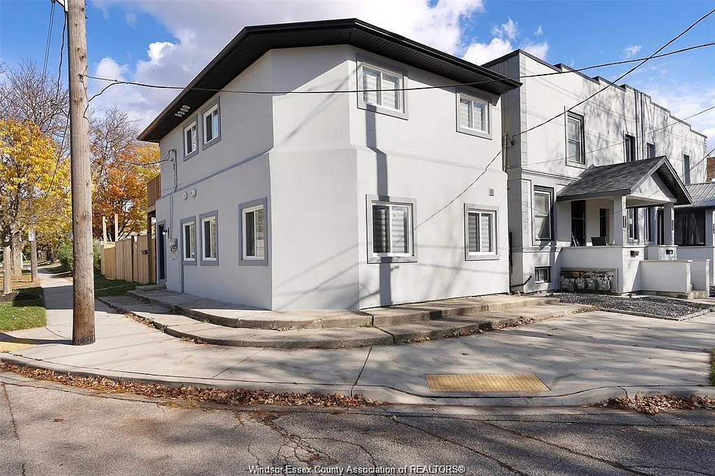 Building Photo - 700 Brock St #B
