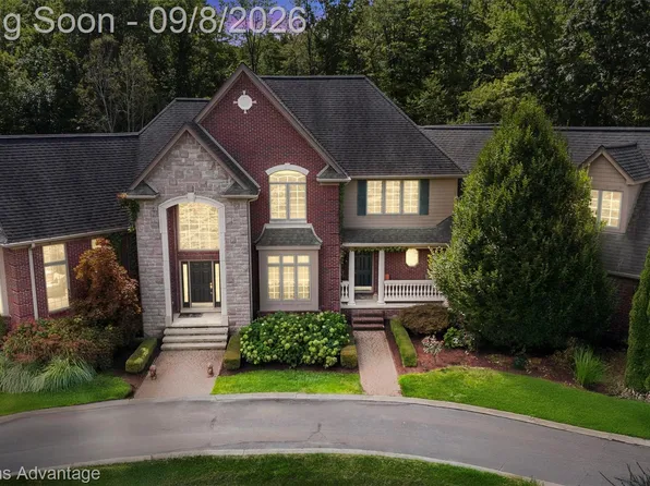 22101 Kettle Lake Rd, Northville, MI 48167