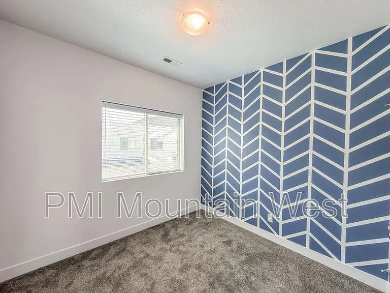 506 W 2200 N — Photo 31
