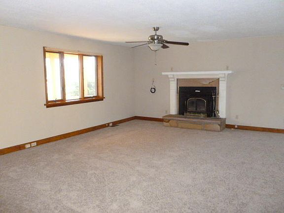 2nd image of 902 Hale Cir