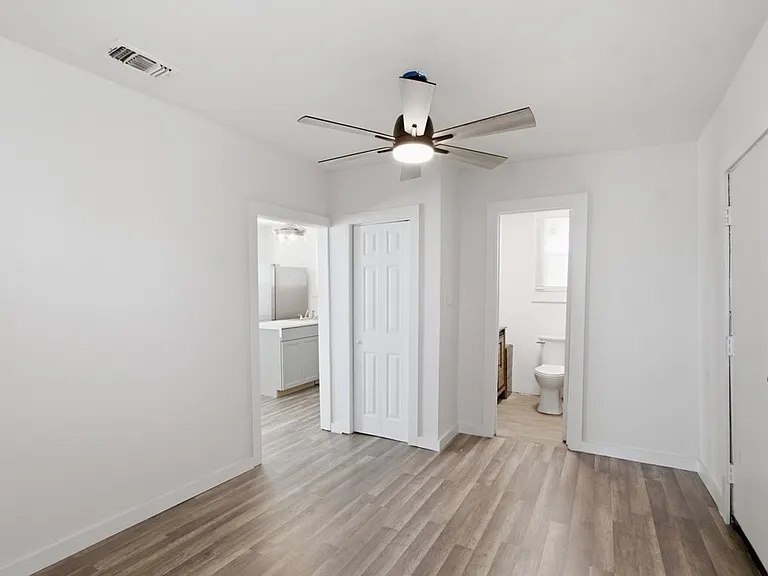 210 N Jackson St #A — Photo 14
