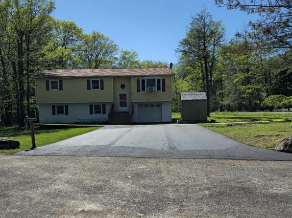 102 Tulip Trl, Tobyhanna, PA 18466