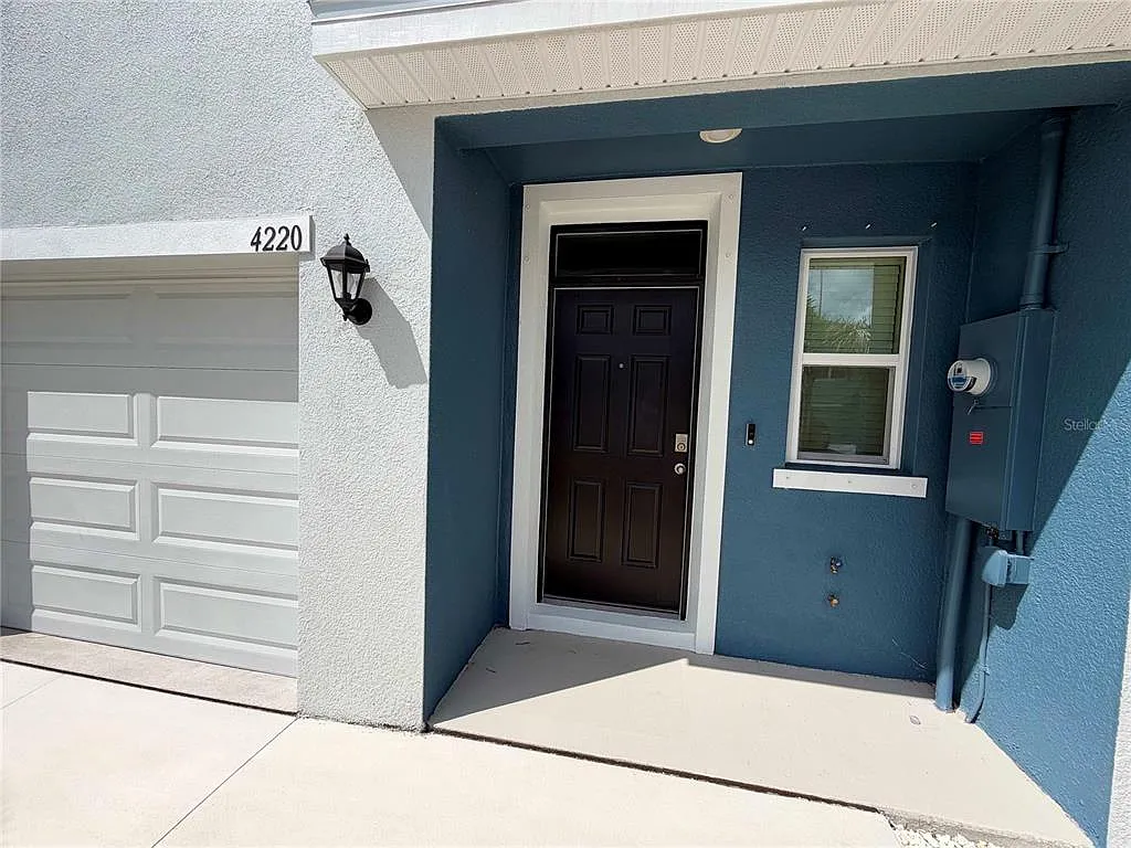 3 bed, 2.5 bath, 1464 sqft, $2,200 — Photo 2