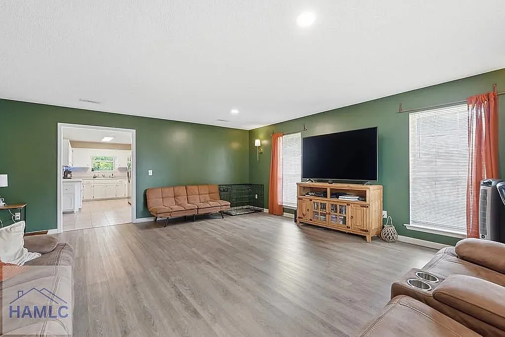 211 Wentworth Way - 1 — Photo 2
