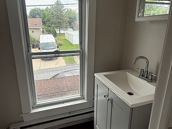3rd image of 218 Crane St #218