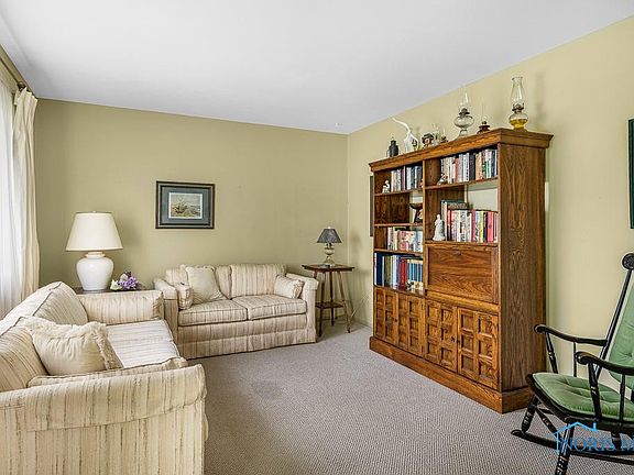 4th image of 909 Joliet Dr