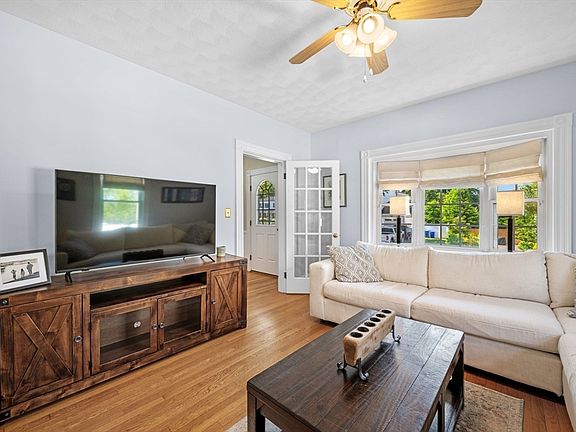 5th image of 18 Nahant St