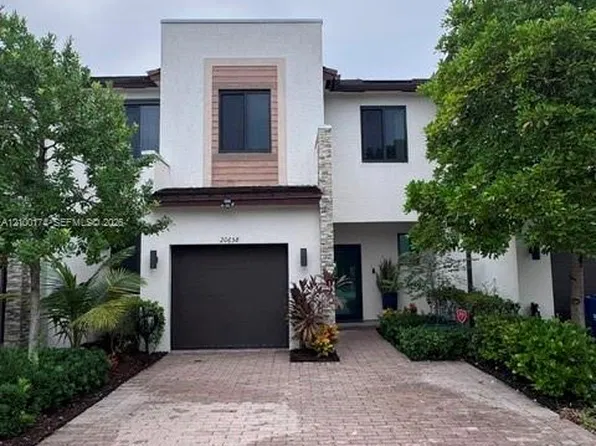 20658 NE 2nd Ct, Miami, FL 33179