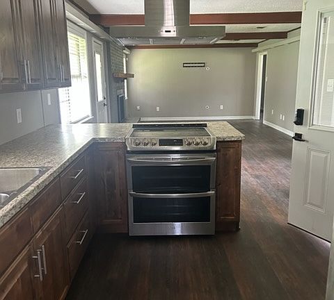 3rd image of 4626 Ridge Rd
