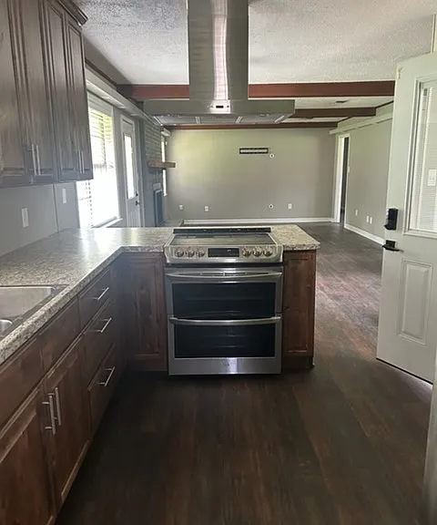 4626 Ridge Rd — Photo 3