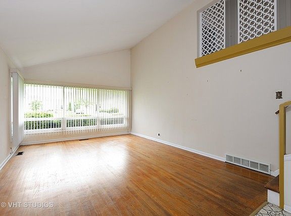 2nd image of 6710 N Kostner Ave
