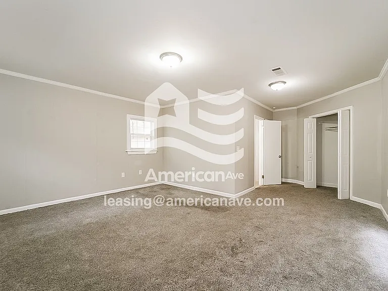 1083941_003_wm_-_living_room_13480759.jpg