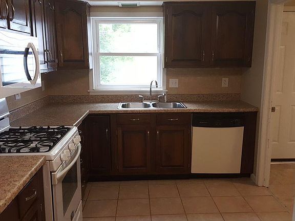 4th image of 3898 Brentwood Rd