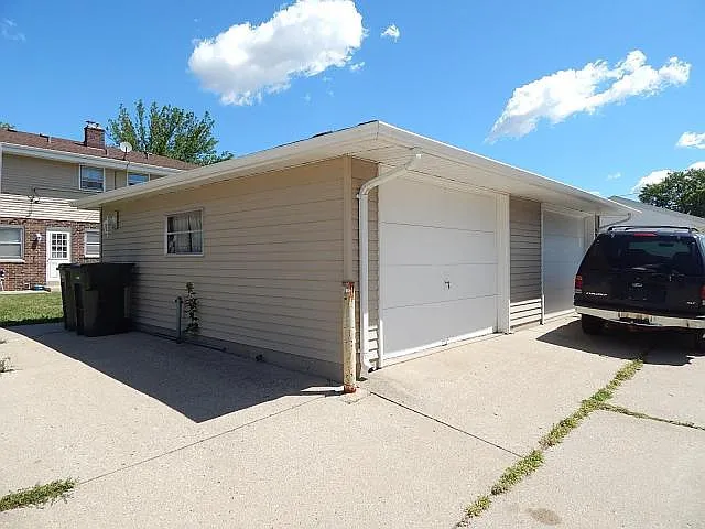 10409 W Grant St — Photo 5