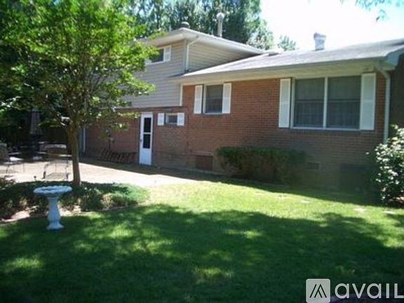 3rd image of 464 Elizabeth Lake Dr