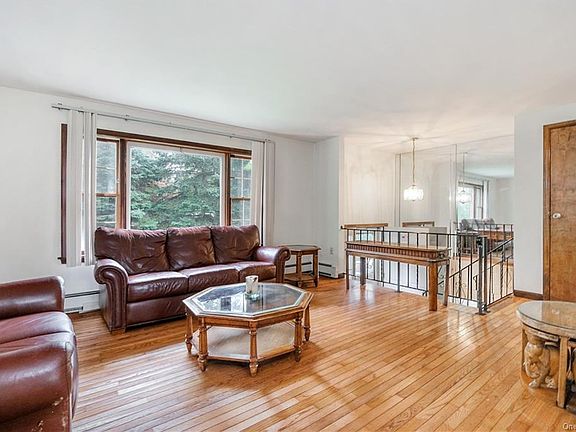 2nd image of 28 Woodland Terrace Ct