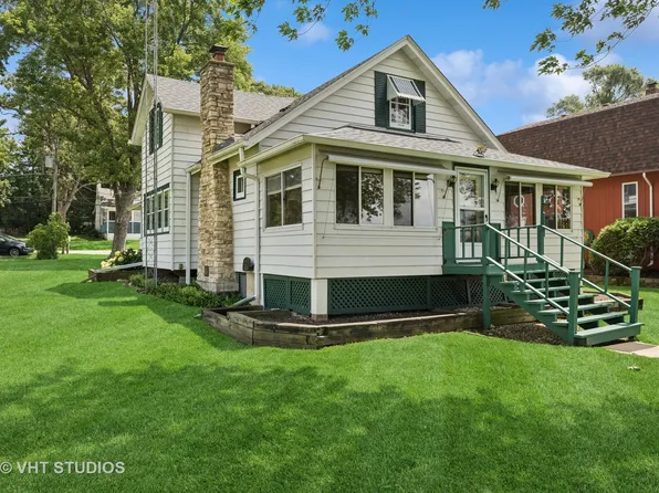 3607 E Lake Shore Dr, Wonder Lake, IL 60097