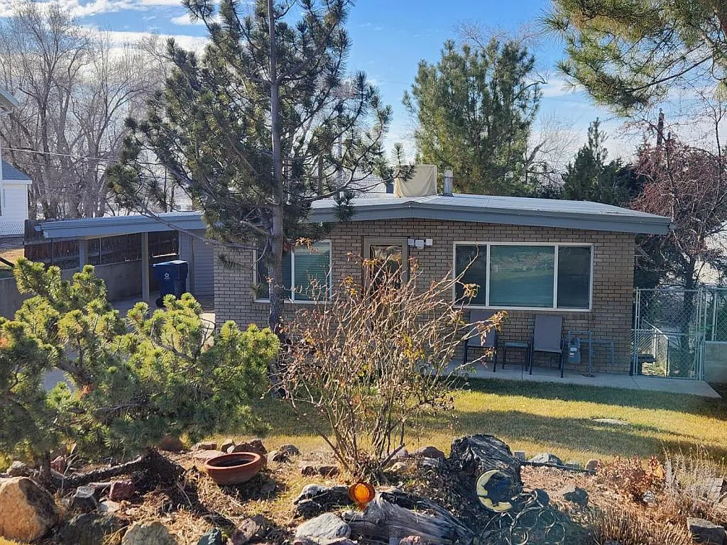 Building Photo - 185 S Country Club Dr