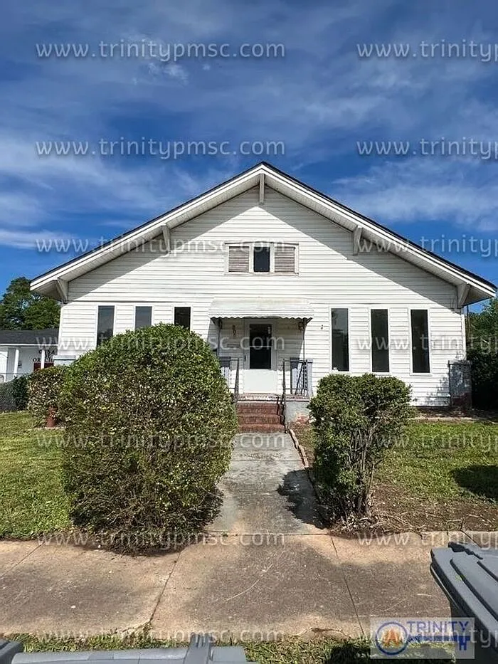 4 bed, 1.0 bath, $1,050 — Photo 1