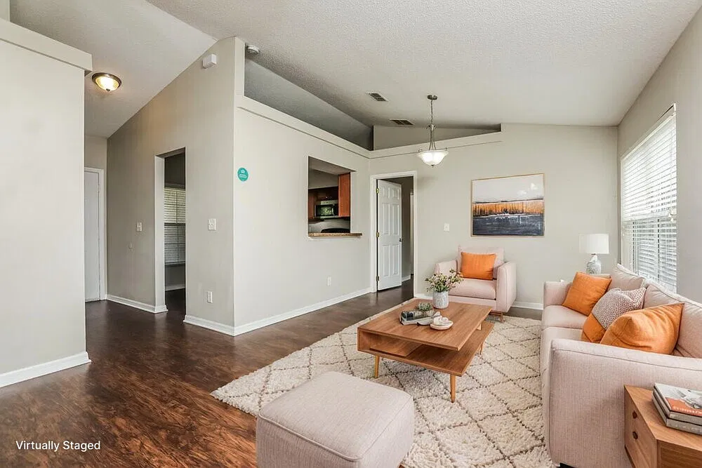 4 bed, 2.0 bath, 1352 sqft, $2,070 — Photo 3