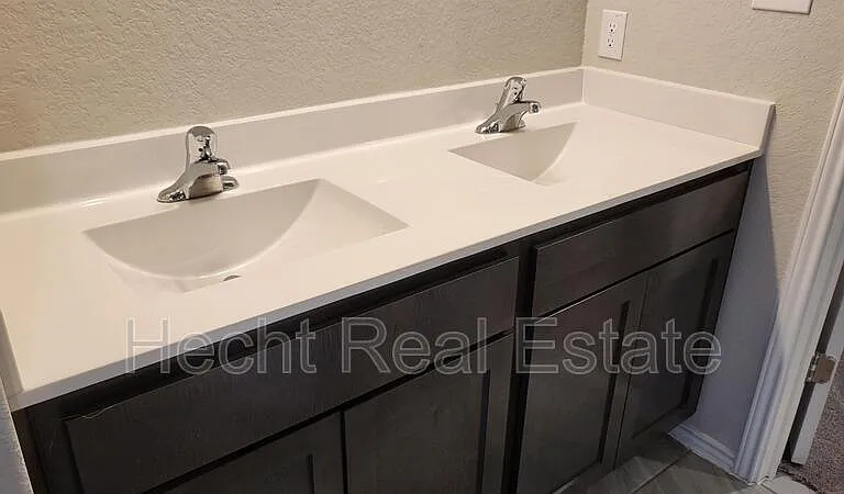 2440 Ayers Dr — Photo 30