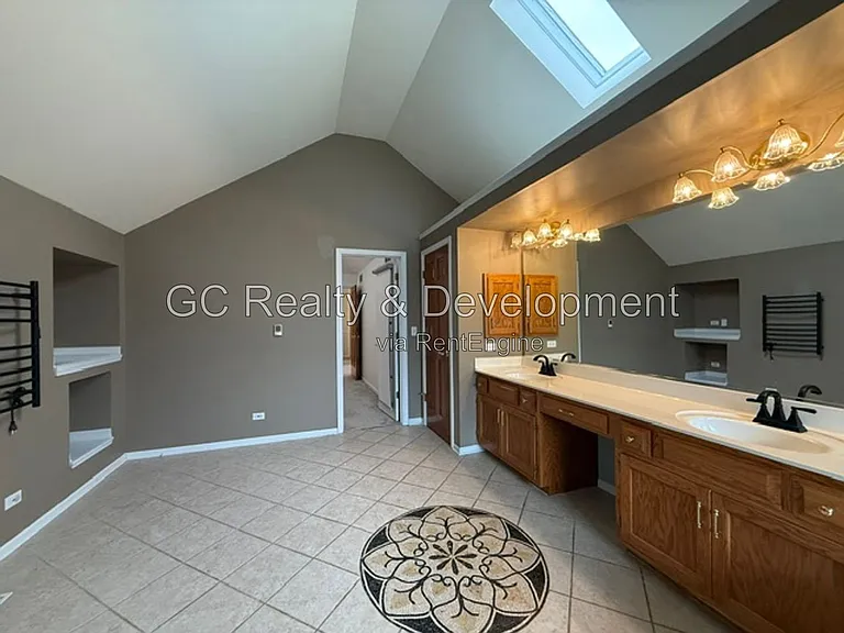 882 Clarendon Ln — Photo 34