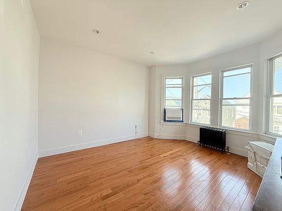 2nd image of 26 Ormond Pl Floor 1