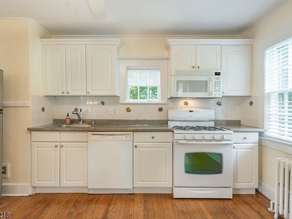4th image of 72 1/2 S Mountain Ave