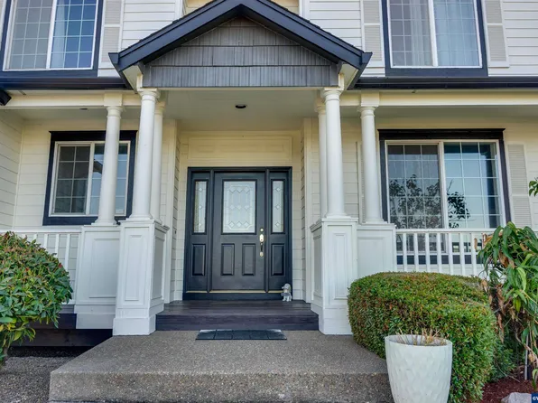 727 Eisenhower Dr NW, Salem, OR 97304