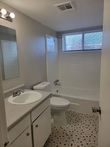 1338 Crown Point Ave #E Photo 1