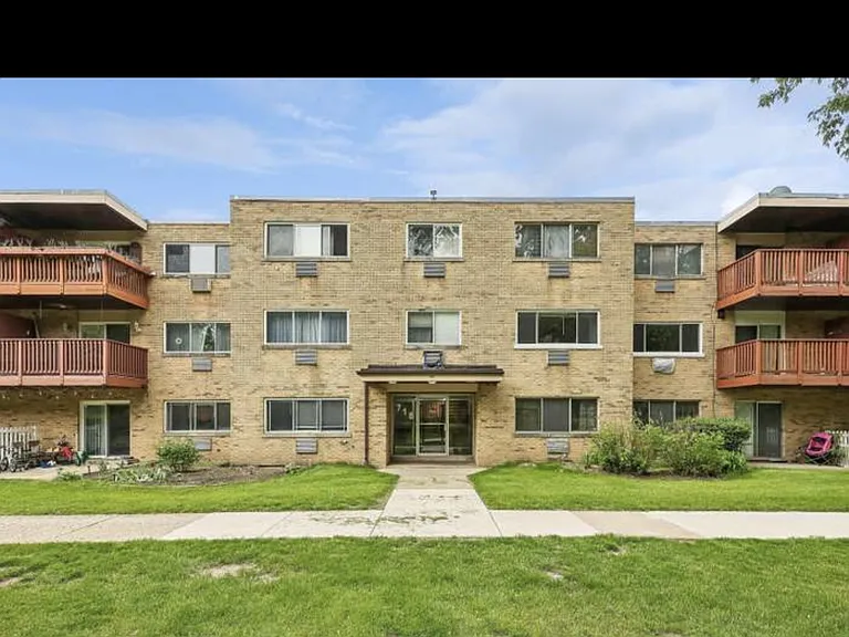 718 W Dempster St #G-106 — Photo 4