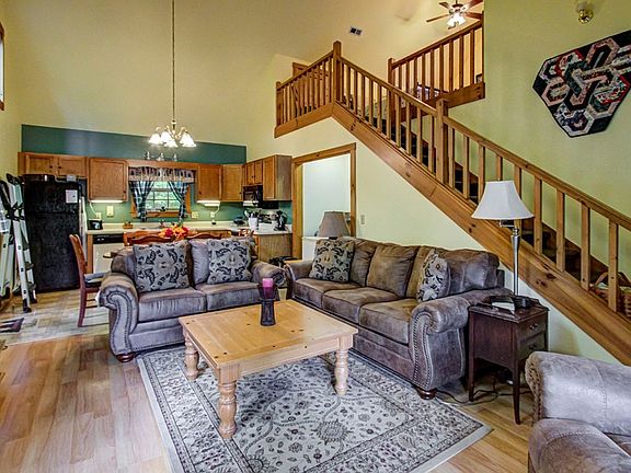 4th image of 348 Rainbow Cir