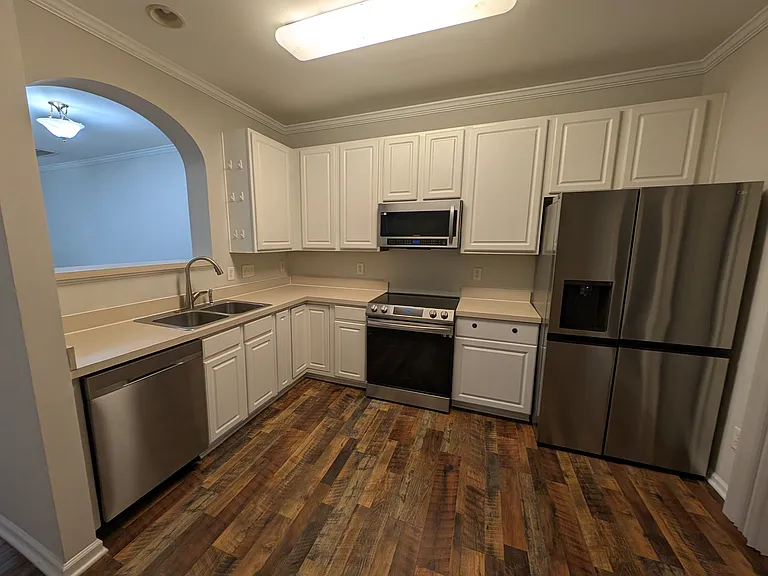 1942 Lost Ln — Photo 10