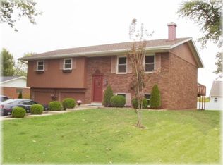502 Bauer Ln, Maryville, IL