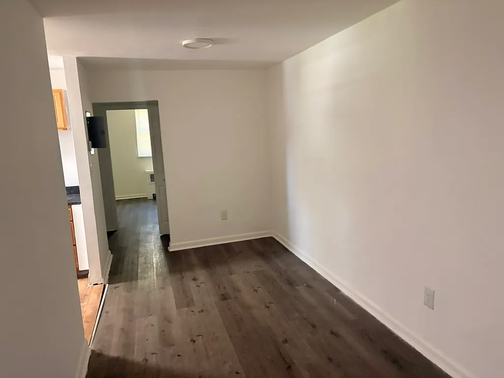 3 bed, 966 sqft, $2,000 — Photo 2