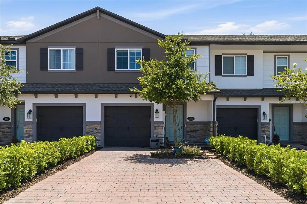 3 bed, 2.5 bath, 1587 sqft, $2,200 — Photo 1