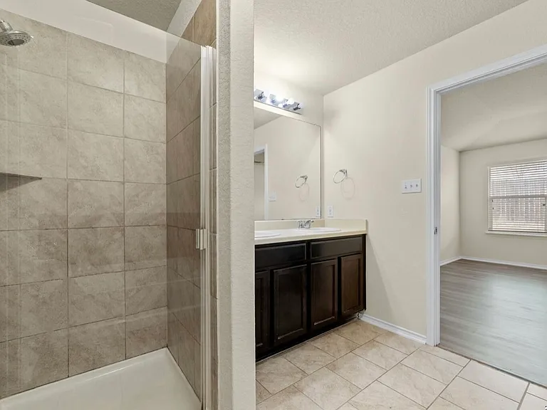 1407 Frio Eagle — Photo 22